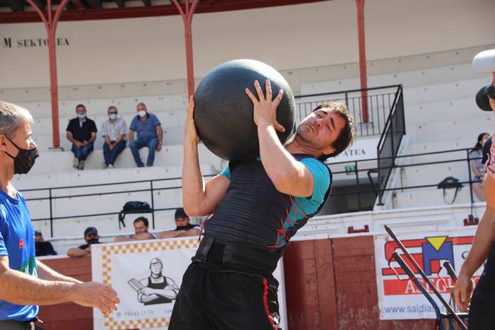 Izetatarrek jantzi dute txap 5 1624130513333