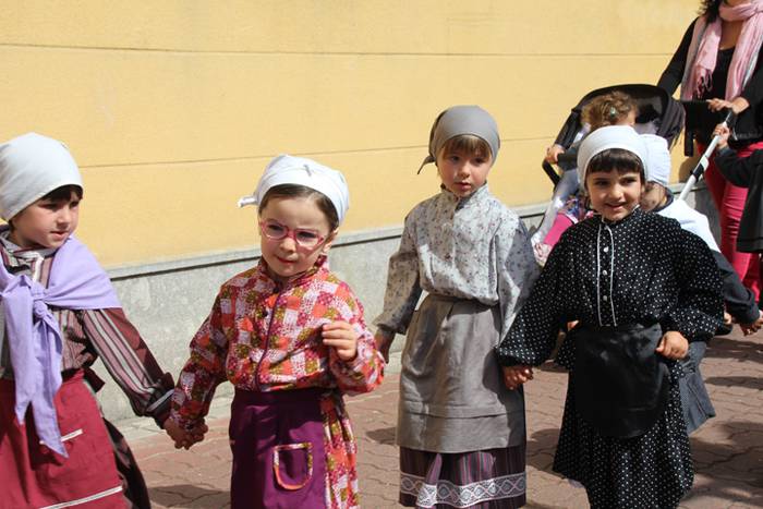 Haurrek alaitu dituzte kalea 24 1494677888431