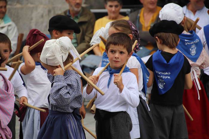 Dantzak, txistuak eta trikit 19 1565549079551