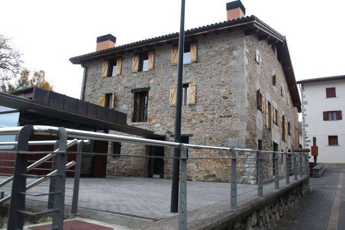 Txantxaneko denda-taberna zabalik izango da bihartik aurrera