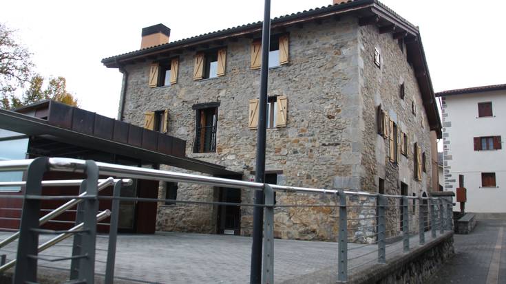 Txantxaneko denda-taberna zabalik izango da bihartik aurrera