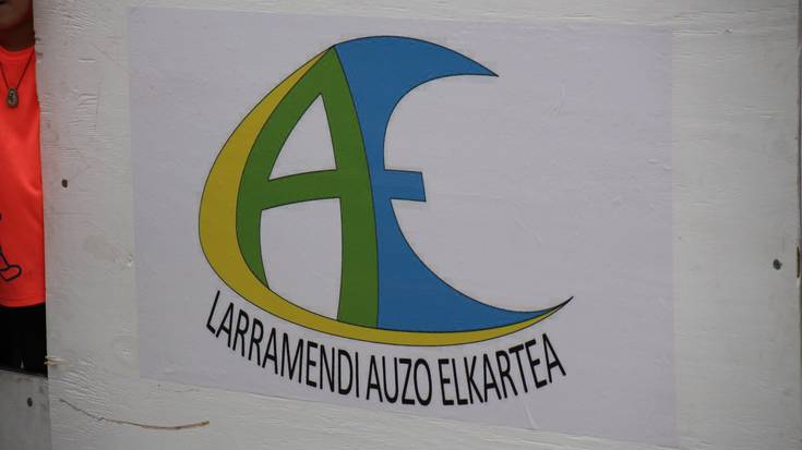 Larramendi Auzo Elkartea, udalarekin haserre
