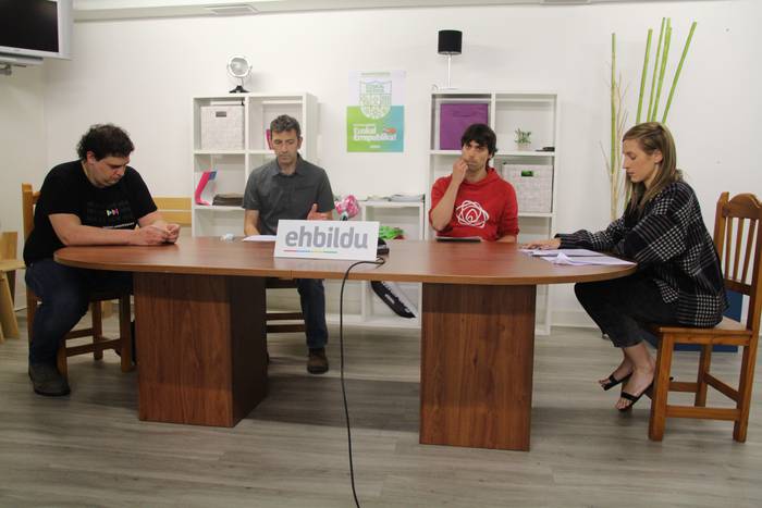 Elkarlanean aritzeko aukerarik eman ez izana salatu dute