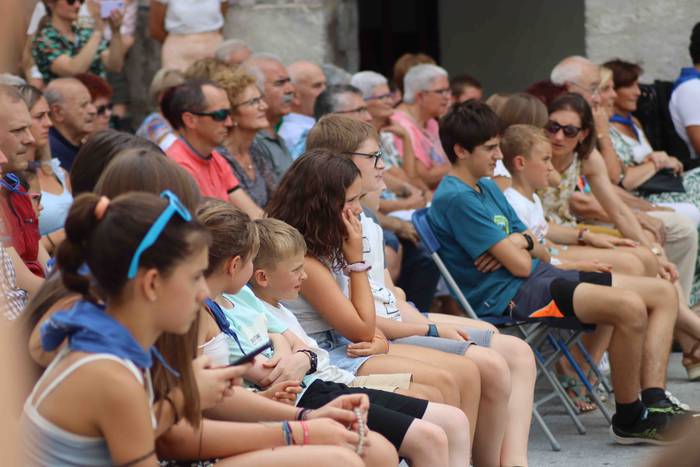 Dantza sokara batu dira emak 25 1660153177377