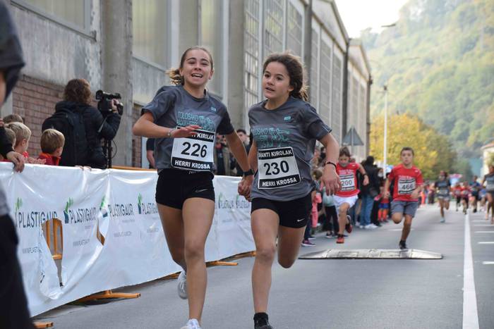 Gozatu egin dute txikienek S 57 1634039500421