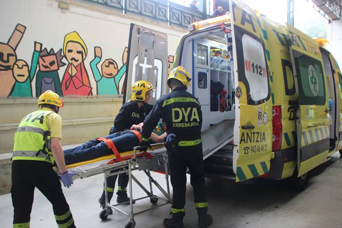 Erreskate lanetan aritu dira 44 1501937733953