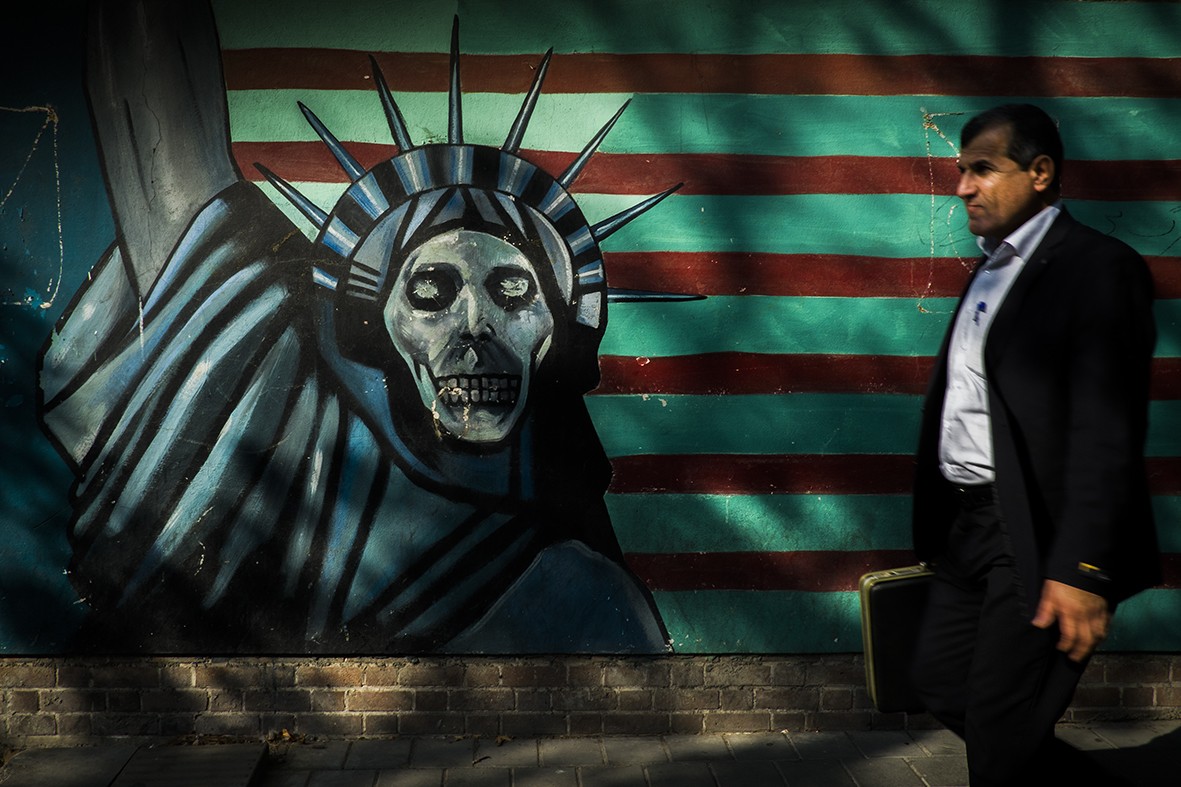 IRAN vs. AEB gerra baten esperoan