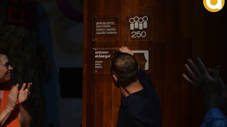 'Antxon Elosegui' izena jarri diote Topic museoko antzokiari