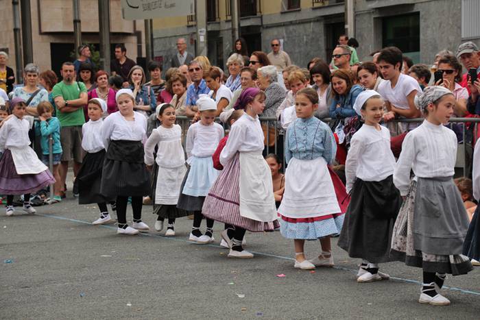 Dantzari txiki eguna Villabonan 19 1465749473849