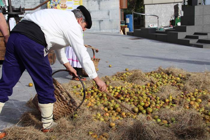 Auzolanaren fruitu, azoka 46 1541961212562