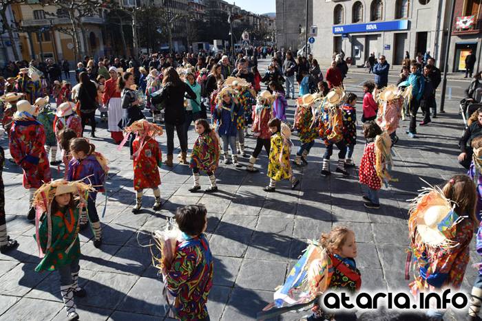 udaberri dantzari txikien kalejira 19 1454767831619