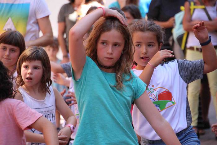 Tripa beteta, dantzan pasa d 83 1563205360304