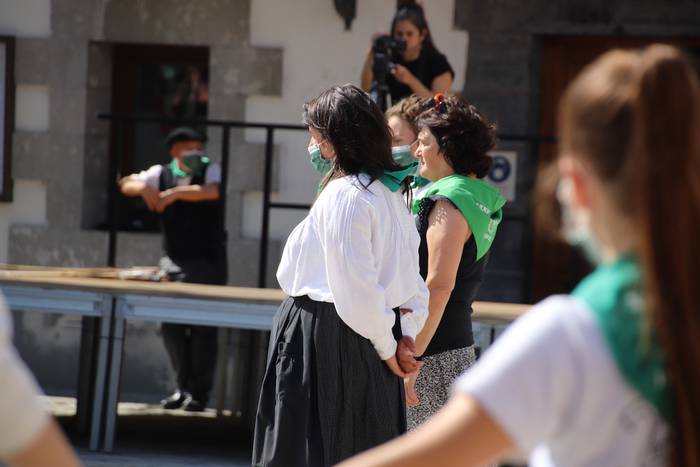 Berriro ere elkarri eskutik  79 1632576984746