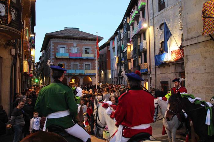 Zaldunak ere helduen danborr 1 1551555199857