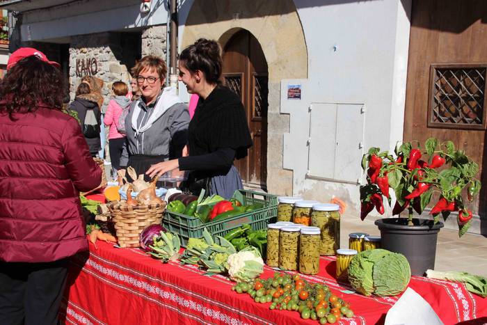 Azoka eguna ospatu dute Bera 10 1541345517377