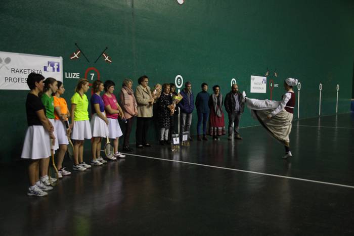 Emakume, raketista eta profe 74 1511035441192