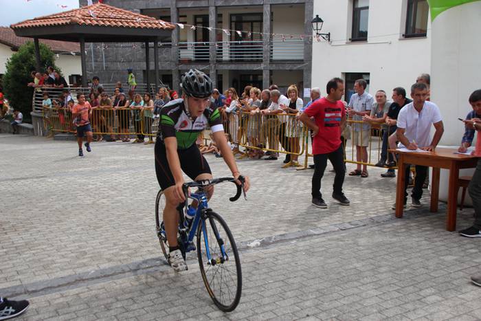 Maldan gora plazara heldu ar 25 1502801377833