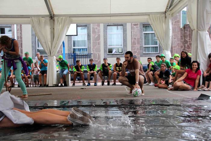 Lotsak ez du lekurik salontz 33 1565373551040