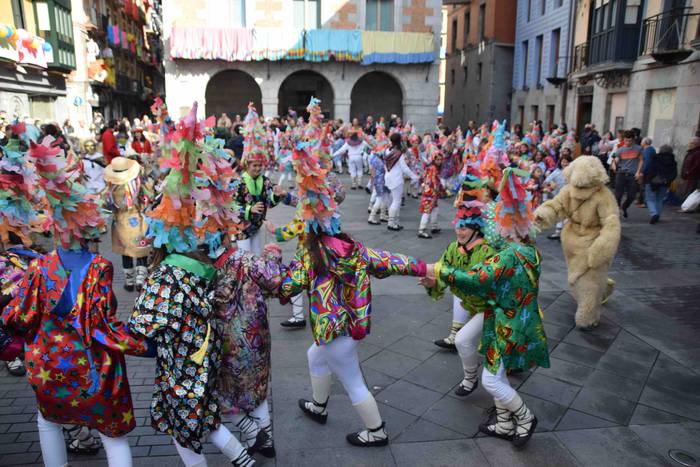 Dantzari txikiek Tolosako ka 15 1551531272007