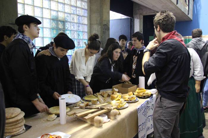 Euskal Jaia ospatzen ari dir 50 1539524624591