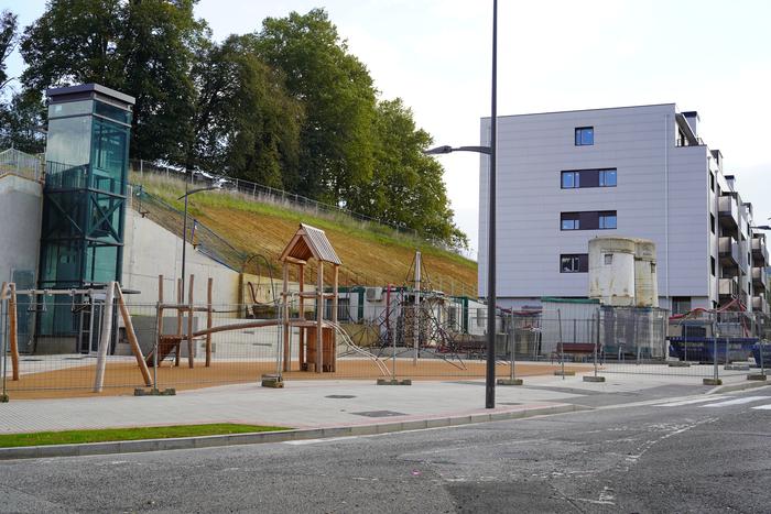 Hasi dira Iurramendi kaleko etxebizitza tasatuetako giltzak ematen