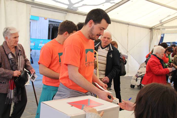 Aurpegi ezagunak bozka emate 40 1489931254247