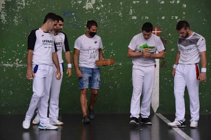 Eskuz Binakako Santio Txapel 14 1627541728324