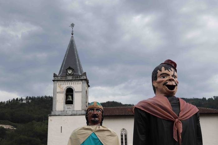 Kalejiraren atzetik eta buru 15 1660214353557