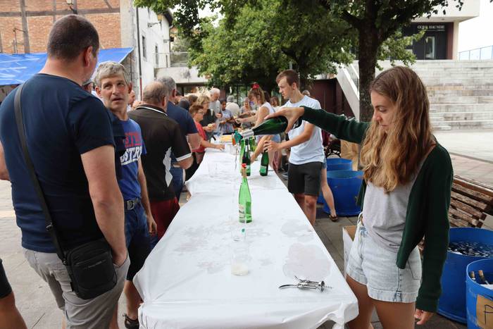 Txakolin dastaketarekin ase  1 1659354819216