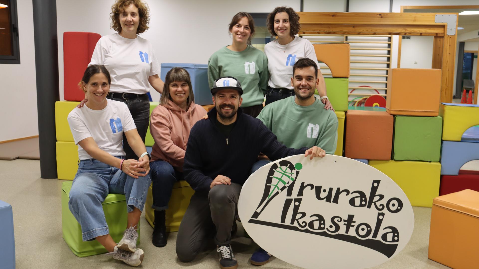 Txikitik herria eraikitzen