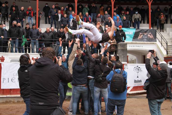 Iker Vicente eta Mikel Larra 44 1648923089700