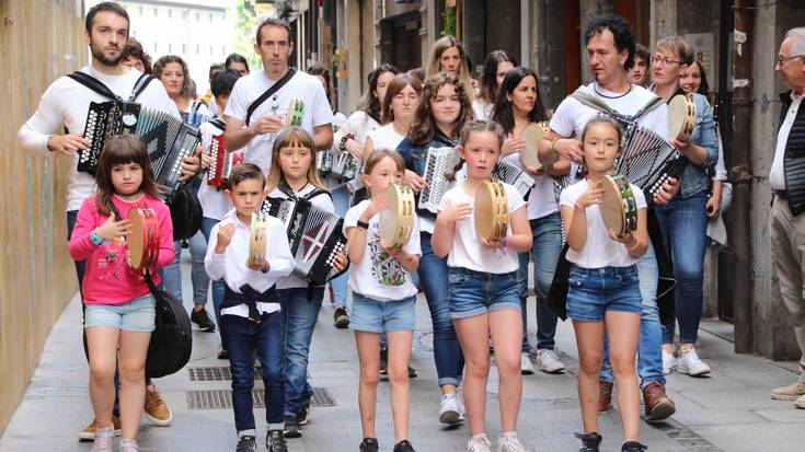 Musikaz girotzen ari dira herria