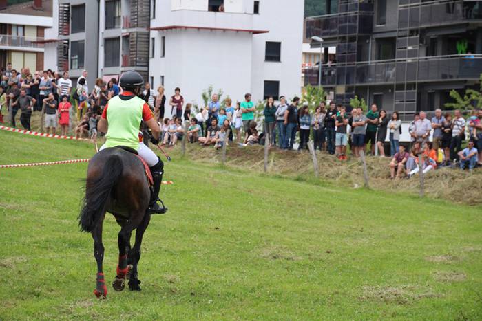 Zaldien gainean lehian 57 1497207447747