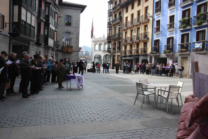 Martxoak 8 bezpera, oneka, p 38 1646657282853