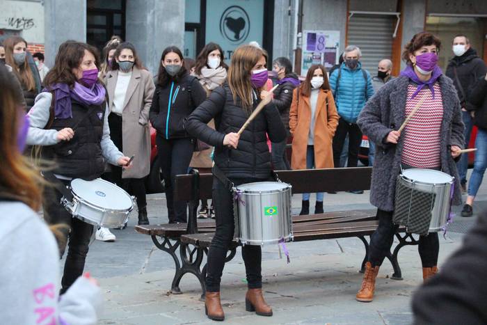 Emakumeek eskualdeko kaleak  21 1615231235056