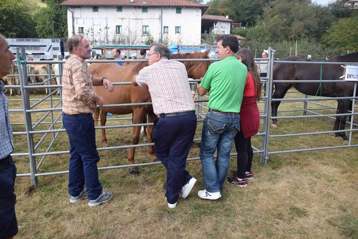 Jendetza mugitzen duen eguna 14 1538313035677