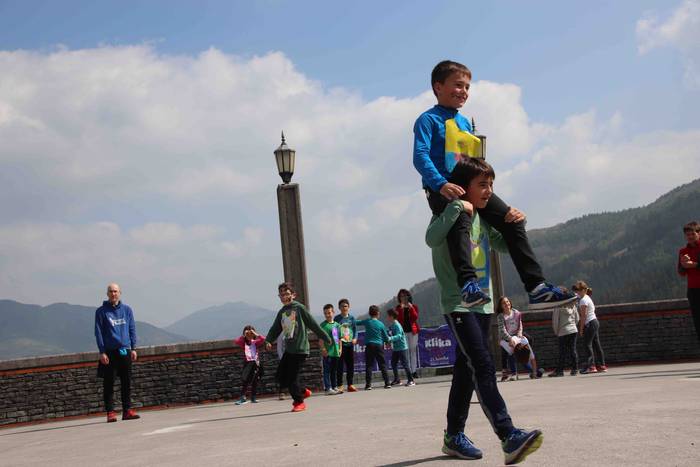 Korrikaren erritmora Alkizan 40 1555081406212