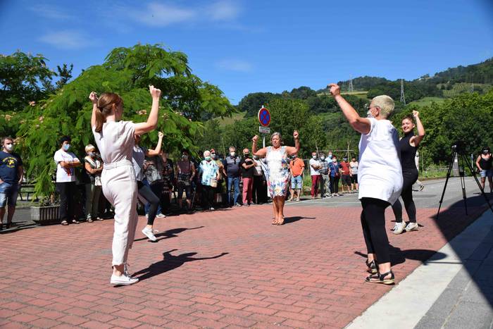 Zerbitzu publikoen aldeko mo 18 1593257981184