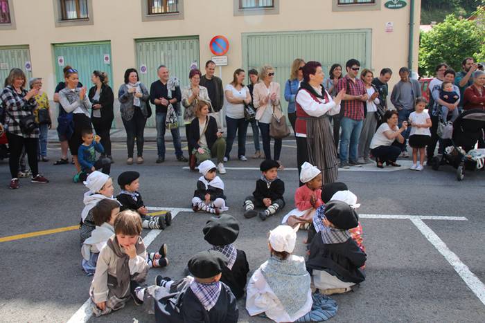 Haurrek alaitu dituzte kalea 52 1494678064898