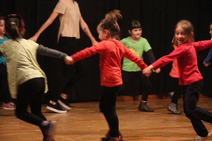 Sutarri haurren dantza taile 11 1521831088472