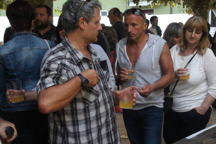 Sagardoz lagunduta jarraitu  25 1504375719757