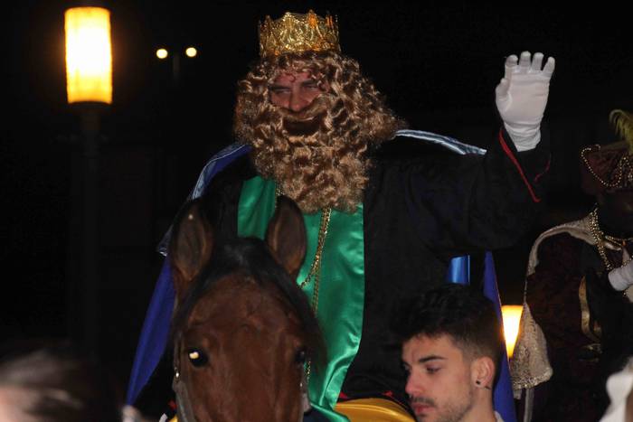 Errege magoen desfilea tolos 18 1546717634833