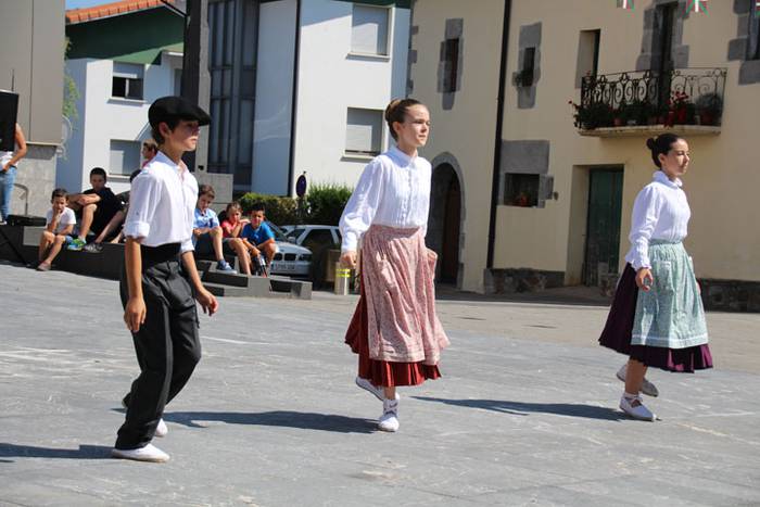 Axeriak dantzan Adunan 21 1471260793110