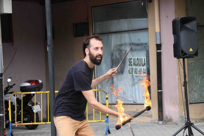 Malabareak eta akrobaziak na 52 1562507137731