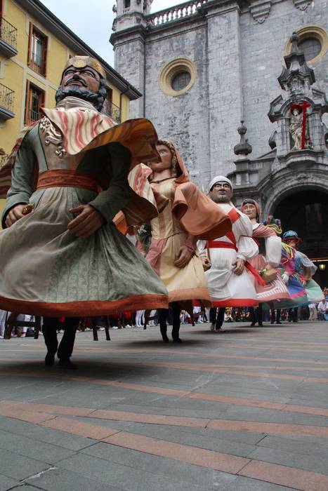 Santuek eta dantzariek poztu 17 1498312270991