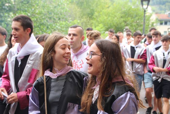 San Bartolome jaietako gazte kuadrilla eguneko txartelak salgai