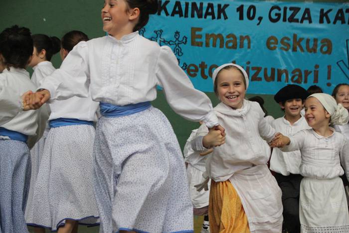Txikienen oinak dantzan, fes 16 1527423334591