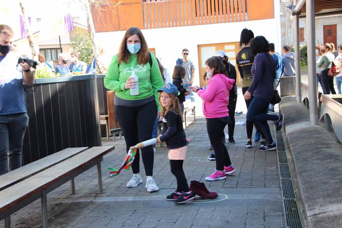 Elkartasun keinuak Adunan 15 1616942580371