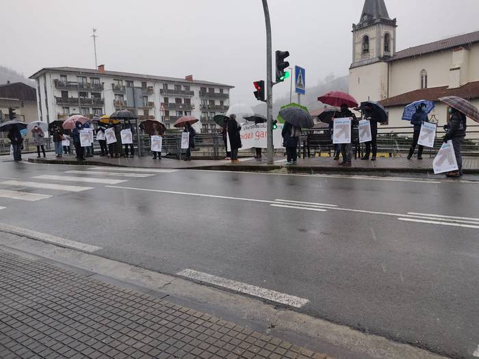 2.000 pertsona baino gehiago 4 1610225150252