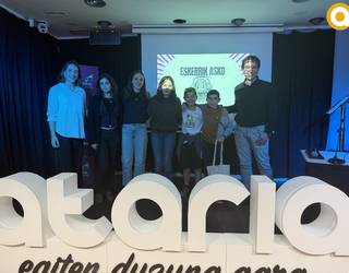 Bigarren deialdira begira